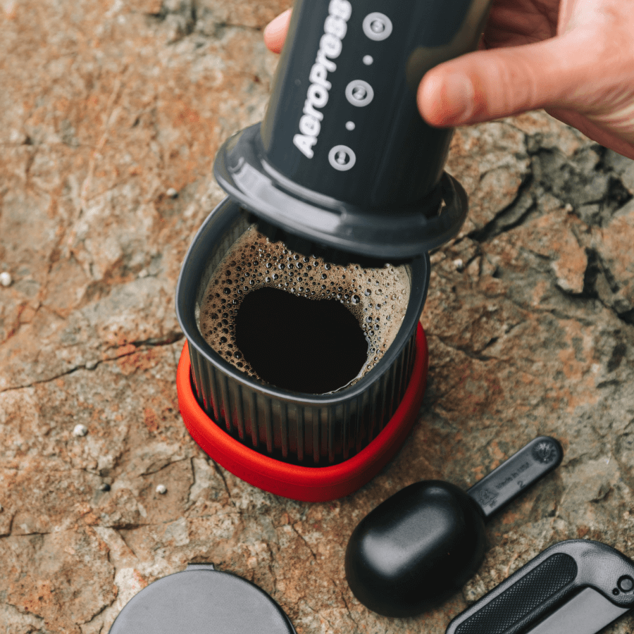 aeropress-go-kaffeepresse-reise-mit-becher image 6