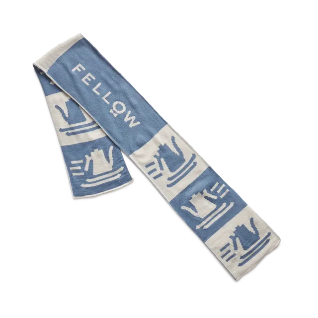 fellow-carter-ski-club-schal-ecru-blau-strickschal image 1