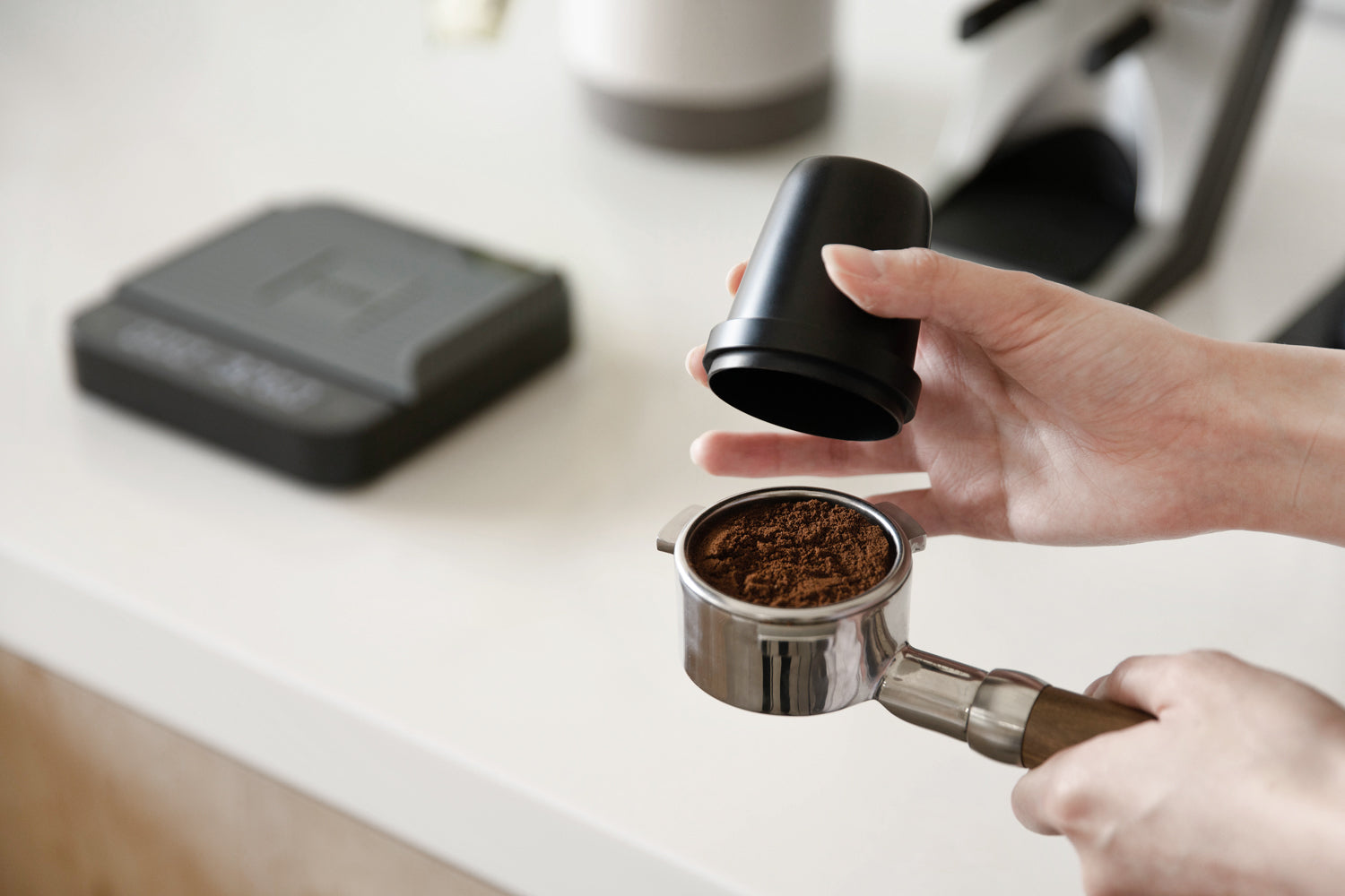acaia-accessories-53-mm-portafilter-dosing-cup-dosierbecher-wei image 4